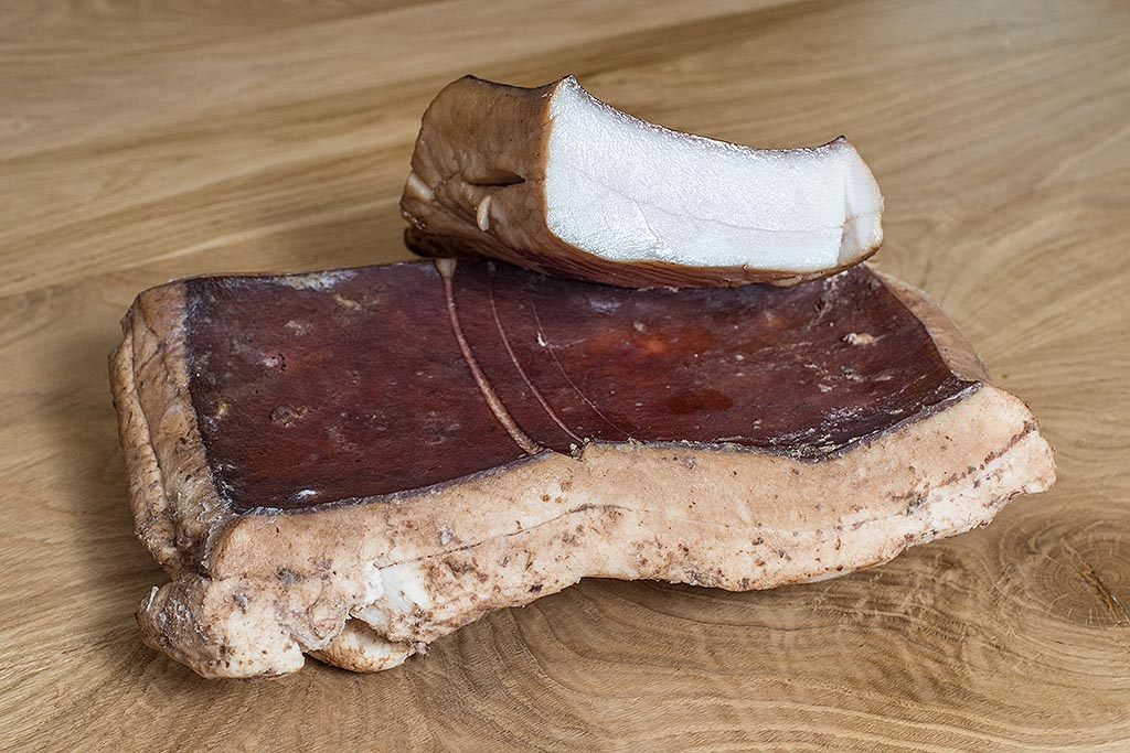 Královský špek - Bezlepkový výrobek -  vysoká slanina vyrobená klasickým domácí způsobem (sůl,česnek).